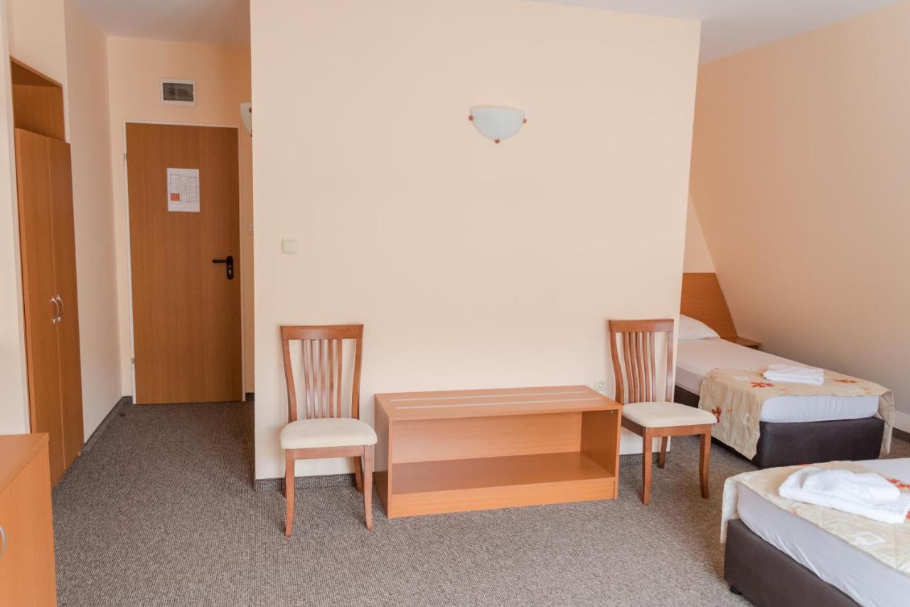 Hotel Eva Ravda Exteriér fotografie