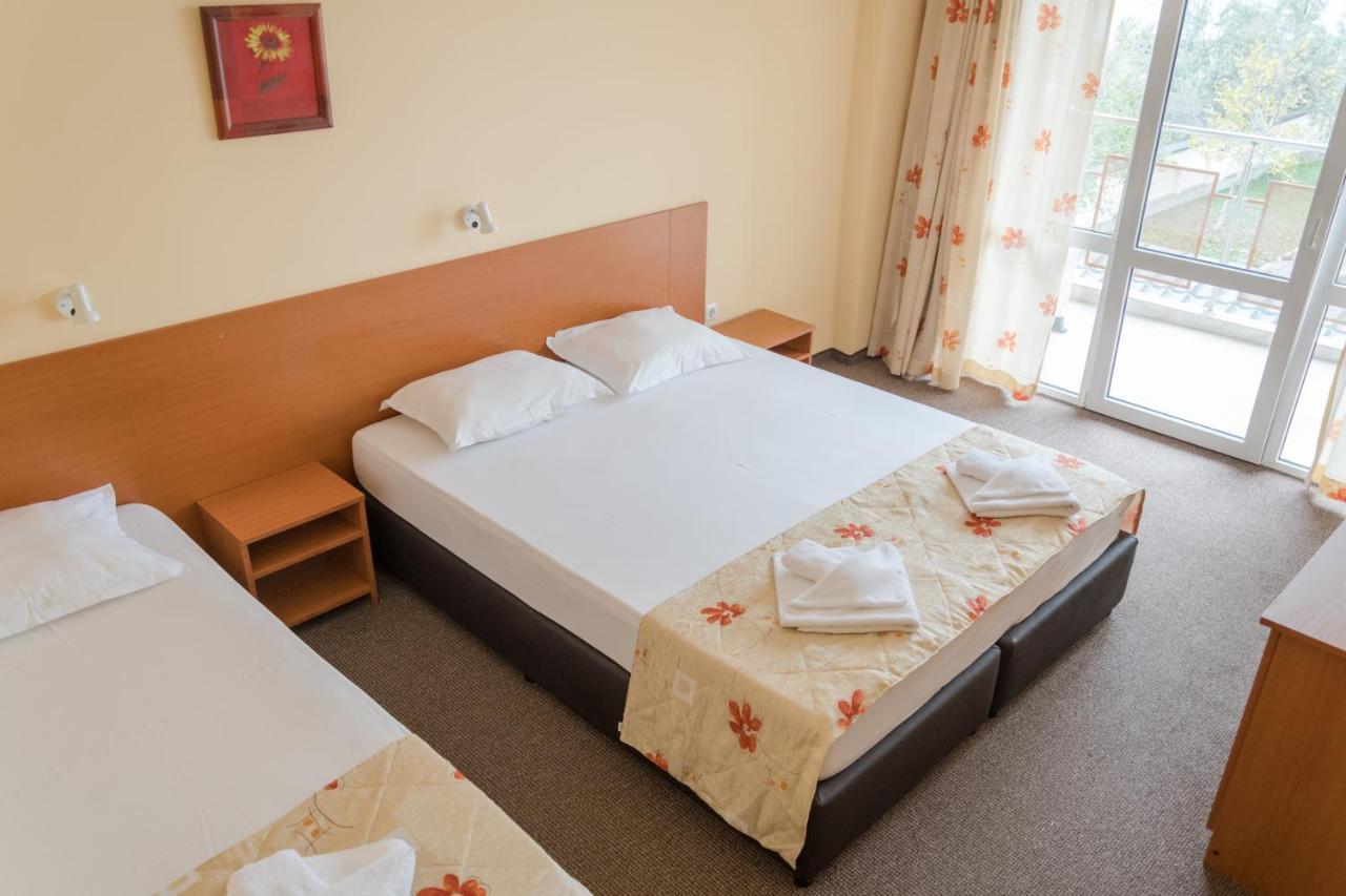 Hotel Eva Ravda Exteriér fotografie